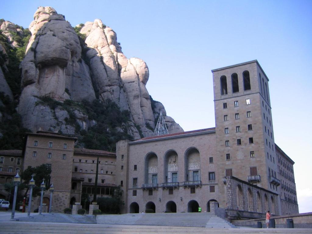 Hostal La Masia Манреса Экстерьер фото