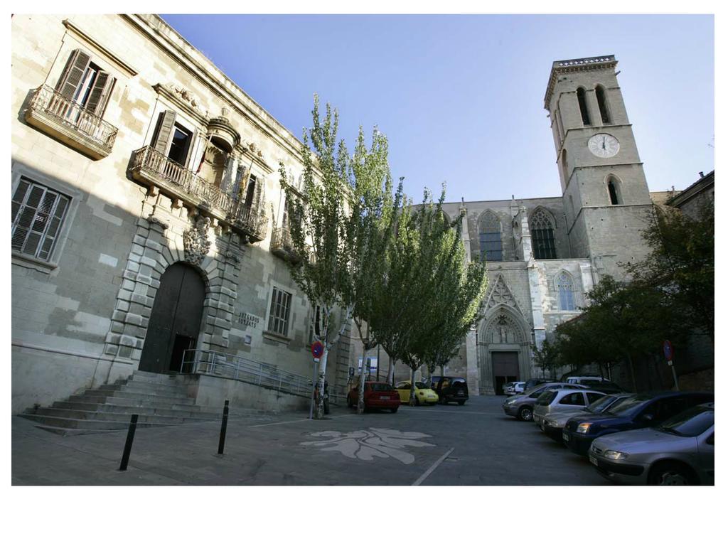 Hostal La Masia Манреса Экстерьер фото
